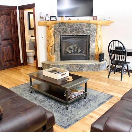Pinecreek #E - 3 Bedroom - Pool And Hot Tub Access - Close To Town - Shuttle To Slopes Breckenridge Exterior photo