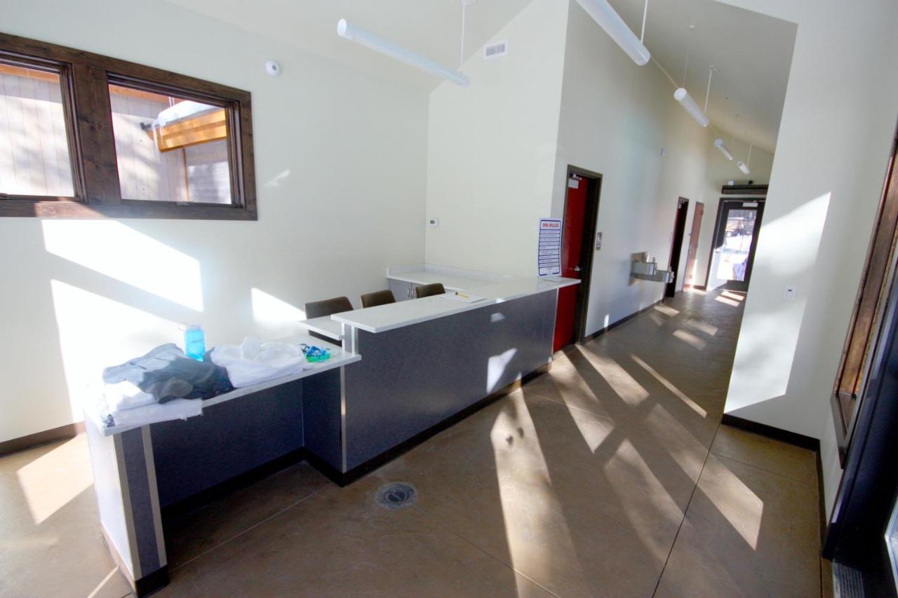 Pinecreek #E - 3 Bedroom - Pool And Hot Tub Access - Close To Town - Shuttle To Slopes Breckenridge Exterior photo