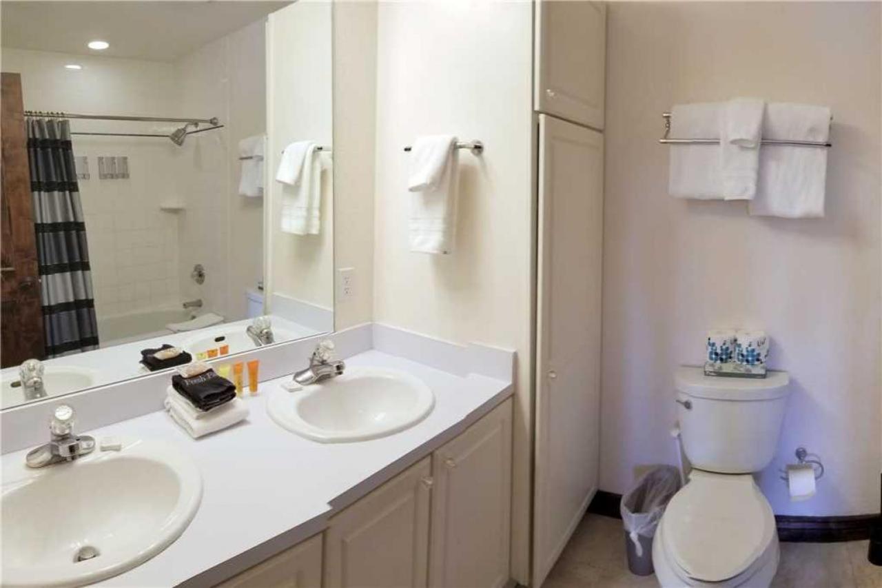 Pinecreek #E - 3 Bedroom - Pool And Hot Tub Access - Close To Town - Shuttle To Slopes Breckenridge Exterior photo